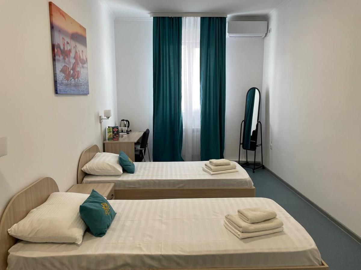 Apec Hotel Atyraū Extérieur photo